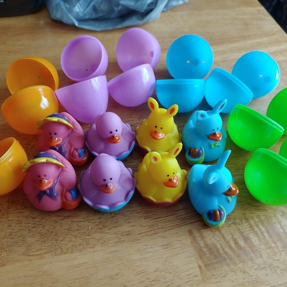 Mini Easter rubber ducks with eggs